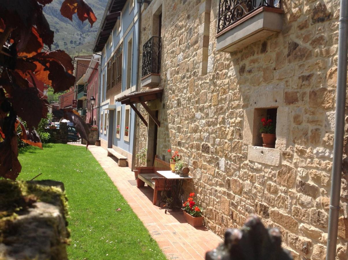 Casa De La Tila Apartment Arenas De Cabrales Exterior foto